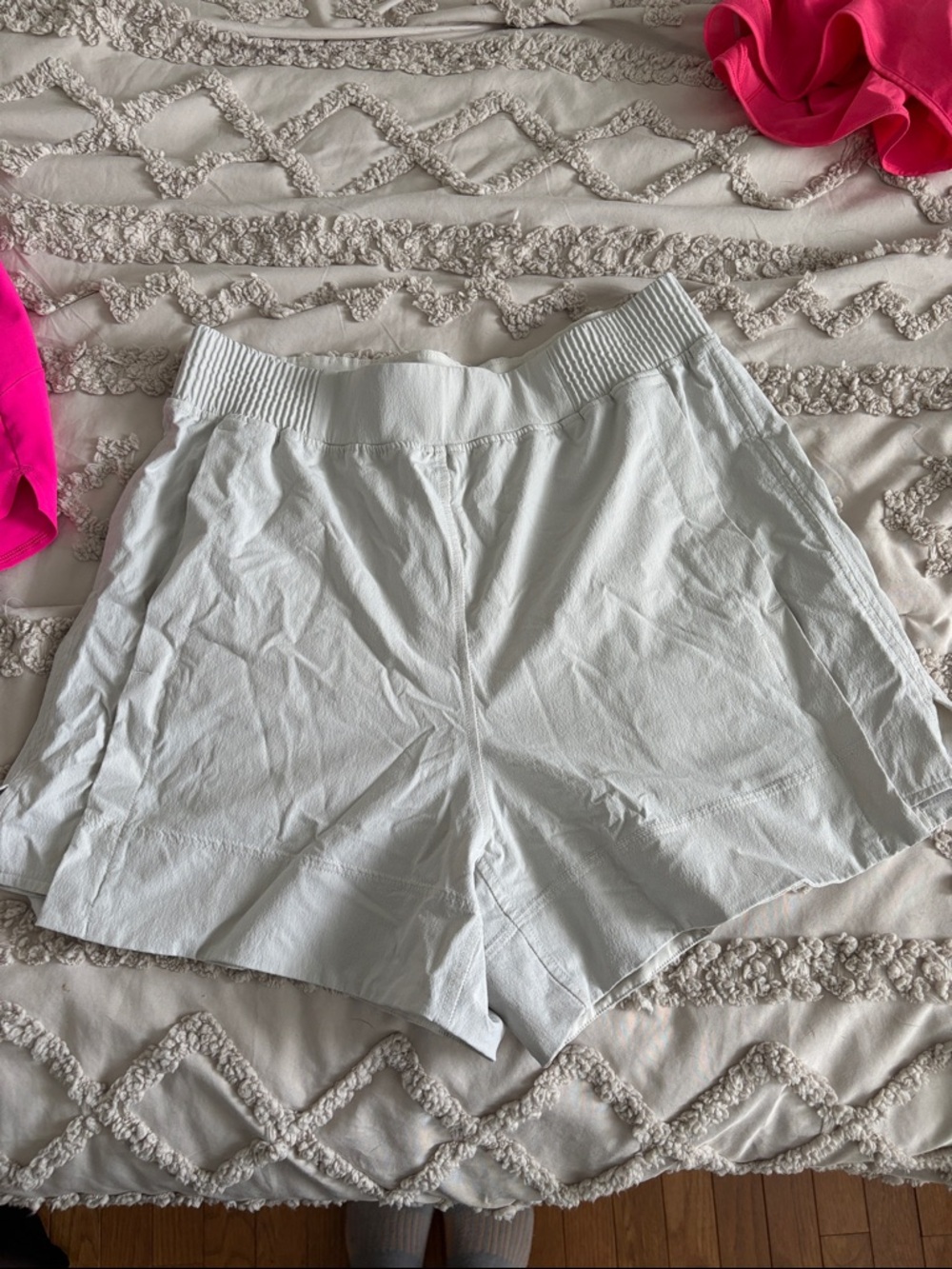 lululemon athletica Women’s Stretch Woven relaxed Fit High Rise Short in Bone